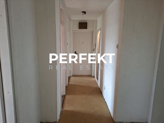 Strelište, dvosoban, 56m2, lift ,cg, 4.sprat za re