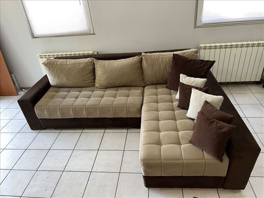 Ugaona Garnitura Na Razvlacenje