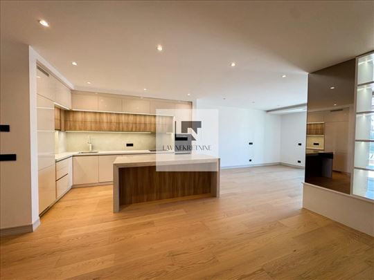 Veliki penthouse na odličnoj lokaciji