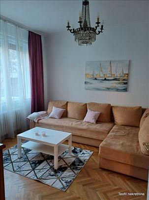 Vračar-Kalenić 60(T) renoviran, funkcionalan