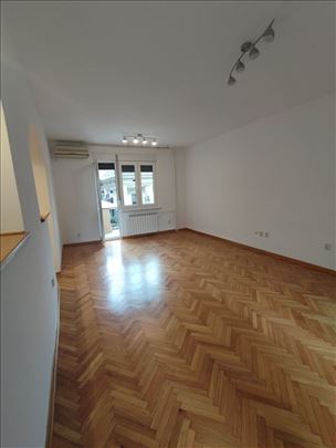 2.5 renoviran polunamešten stan