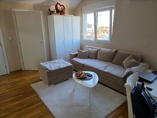 Altina uknjižen opremljen 2,5 odličan + parking