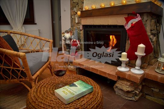 Dupleks sa odvojenim ulazom, parking, terasa,kamin