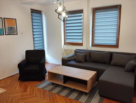 Dvosoban Stan 45 m² Centar | Parking | Renoviran |