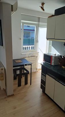 Garsonjera 39m2 Izdavanje Stanova Novi Sad, Pet Fr