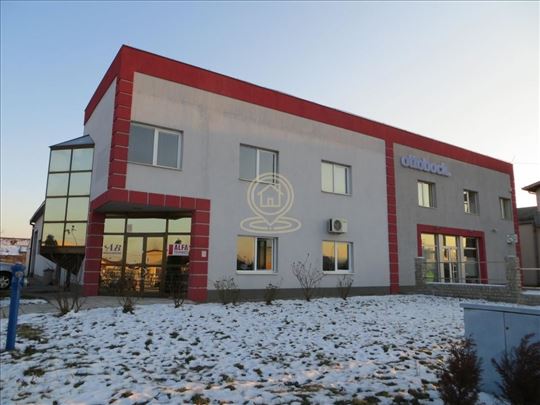 hala sa kancelarijskim prostorom 600 m2 cena 620.0