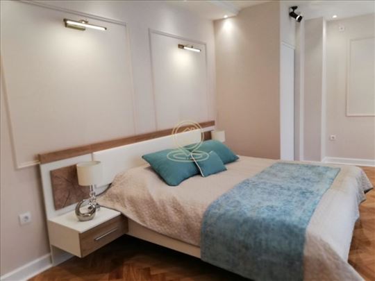 Izdaje se četvorosoban stan 130m2, Grbavica, garaž