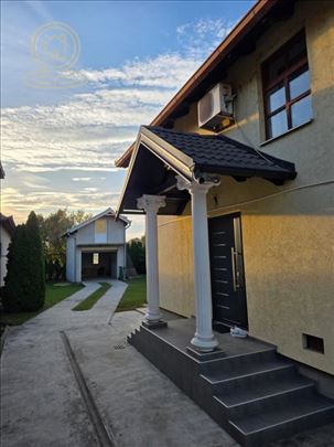 Izdaje se porodična kuća sa dvorištem i garažom, 2