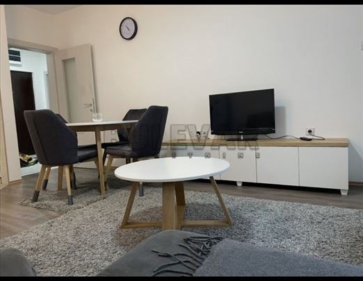 Izdaje se stan na Panteleju, 44m2