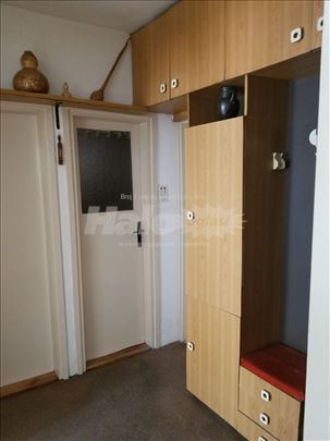 Izdajem jednosoban stan