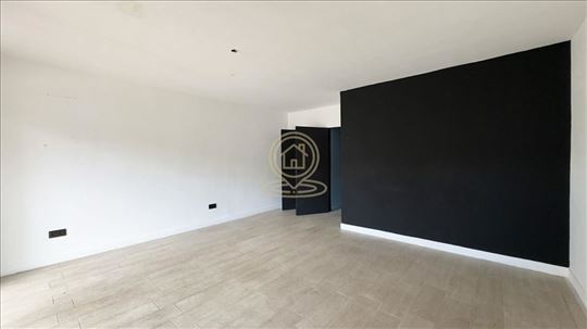 Izdavanje poslovnog prostora, centar, 75m2, višena