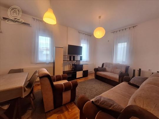 Četvorosoban stan, 63 m², Nova Detelinara, Novi Sa