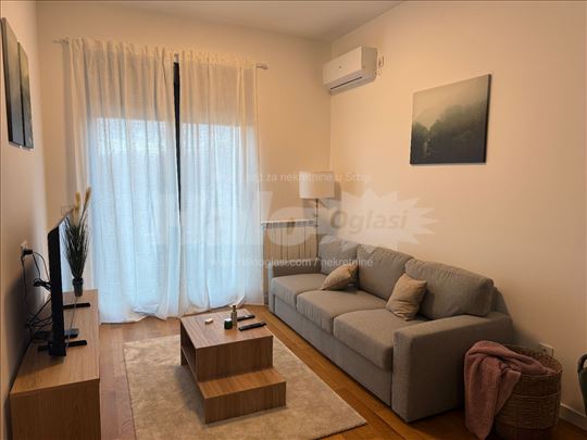 LUX opremljen Stan + garazno mesto 