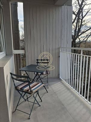 Neuseljavan Dvosoban stan 63 m² Podbara, Kej Sa Od