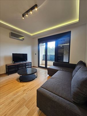 Nov, Neuseljivan, kod Hipodroma. Parking