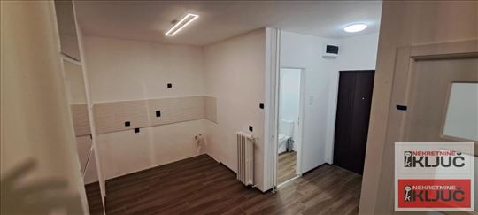 Novo Naselje, 34m2 + terasa, Jednoiposoban, Renovi