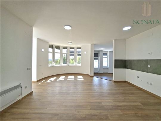 Odlična lokacija, terasa 50m2, parking-Dedinje
