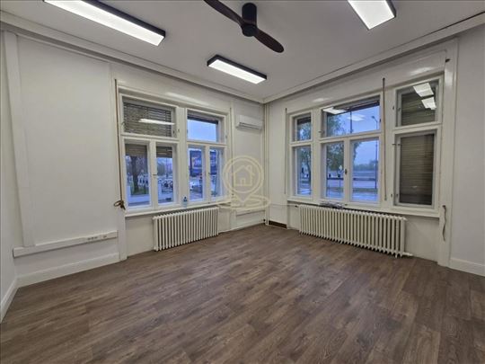 Poslovni prostor visoko prozemlje na Keju 72m2