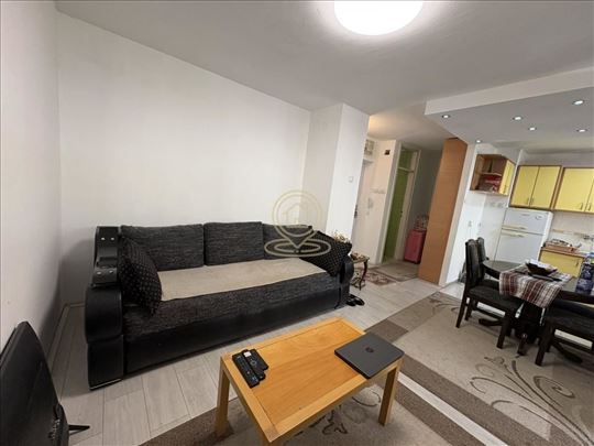 Prodaje se jednoiposoban stan na Novom Naselju, 43