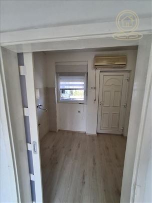 Prodaje se jednoiposoban stan na Podbari - 28m2