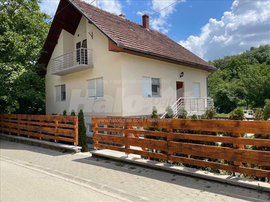 Renovirana kuća sa bazenom, Velika Remeta