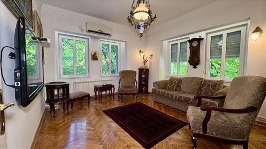 Salonac 3.5, Kralja Milutina, kod Ruske ambasade -