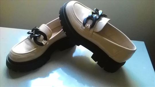 Skoro nove bež cipele Catwalk