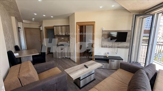 Top lokacija namesten stan na prodaju