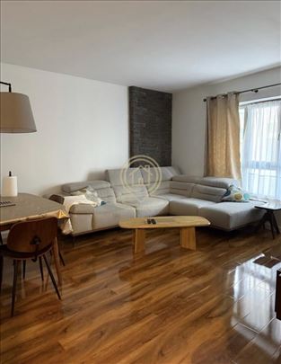 Trosoban kompletno opremljen stan Stari grad 70m2