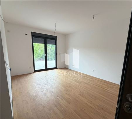 Uknjizen, novogradnja, 3.0, terasa 29m2
