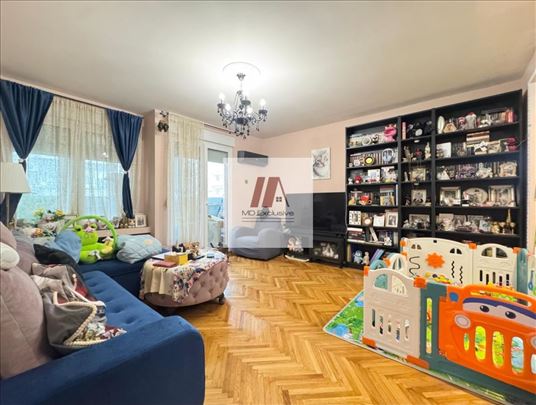 Trosoban stan u srcu Vračara