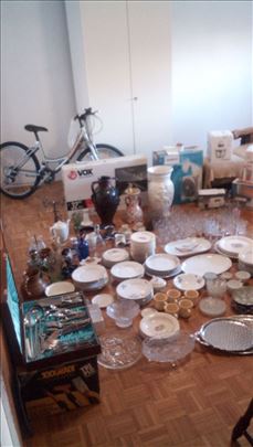 velik komplet čaša tanjira vaze razno kvalitetno