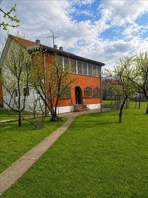 V. Moštanica, kod Momčila, plac 12,55 ari