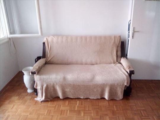 veliki krevet trosed puno drvo + velik dušek