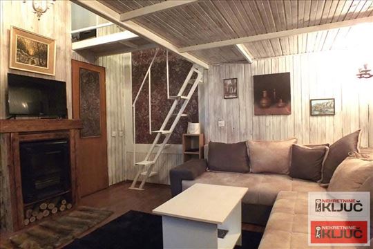 Zmaj Jovina, 24m2 + galerija, Jednosoban, Salonac
