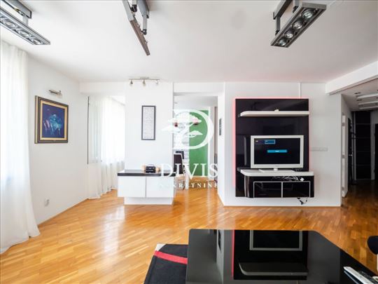 3.0 za izdavanje sa terasom i garažom,91m2