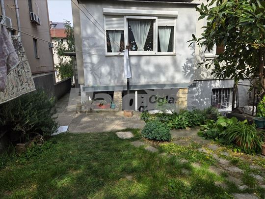 Izdajem stan na Vozdovcu