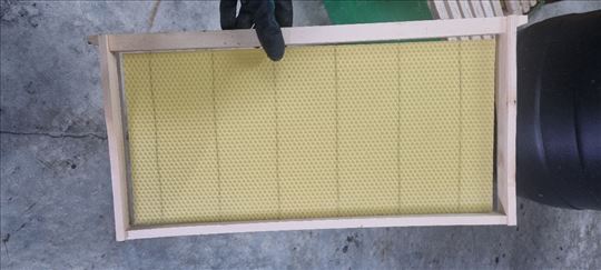 Izgrađeni ramovi za pčele