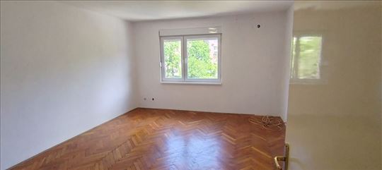 Jerković- Osvetljen, 3. sprat, 61m2