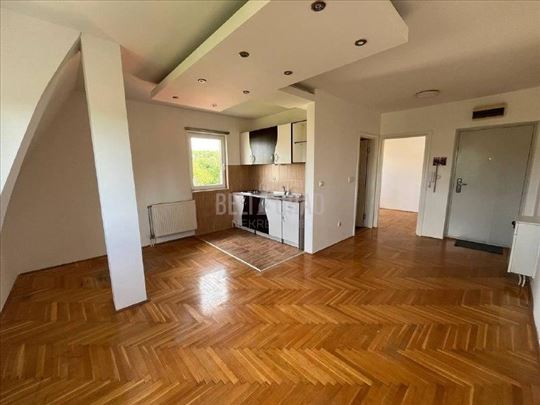 Kanarevo brdo, jednoiposoban stan