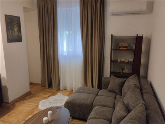 Komforan stan 2.5, lux, parking