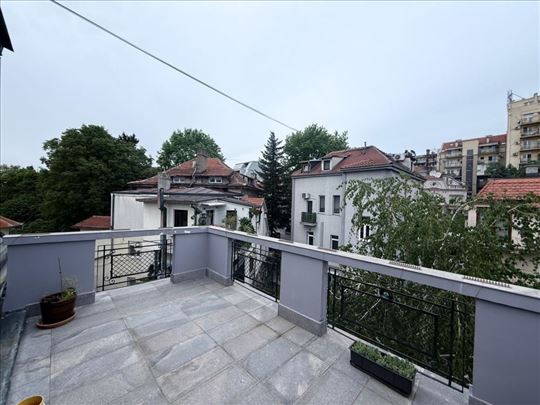 Neimar, trosoban stan, terasa sa prelepim pogledom