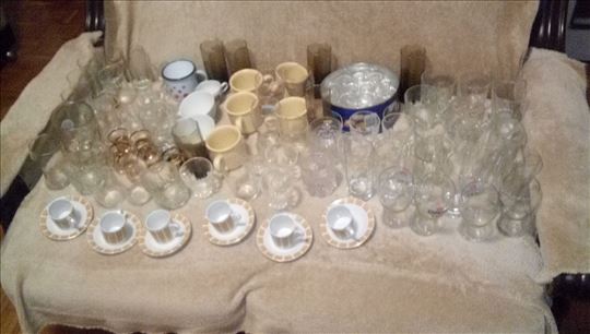 novo velik komplet čaša tanjira tacni razno