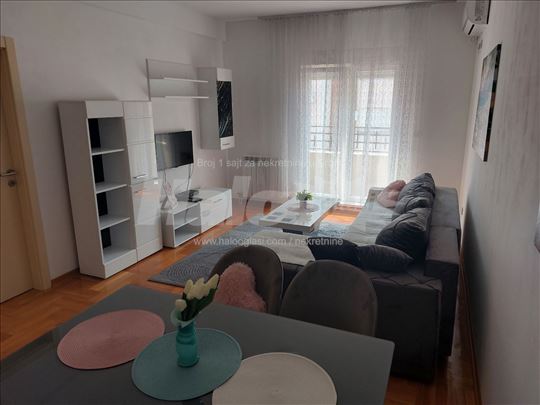 Odličan dvosoban stan na top lokaciji–Đeram, 51m2