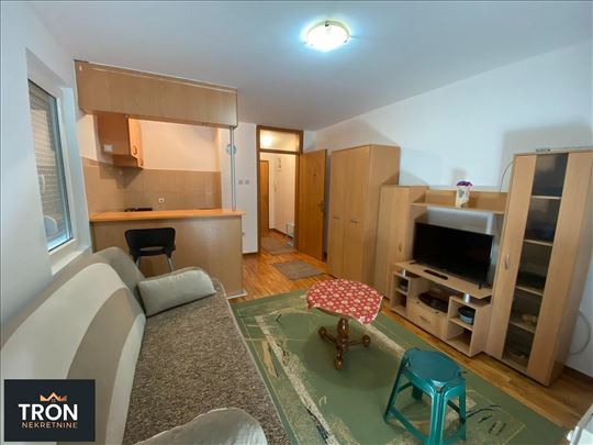 Povoljno - garsonjera 28m2