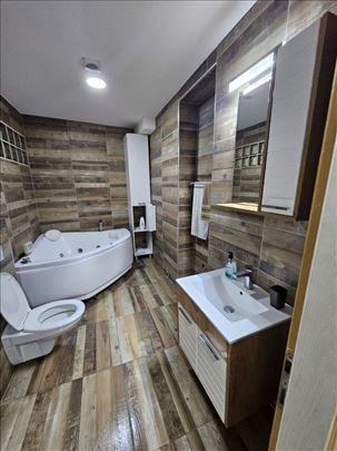 Stari grad|Makedonska| Razrađen biznis|Stan na dan