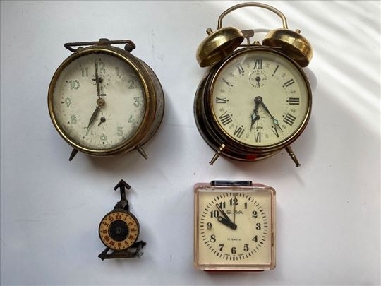 Stari satovi budilnici i sat rezač 