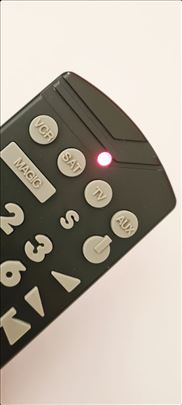 Univerzalni daljinski za 4 različita uređaja