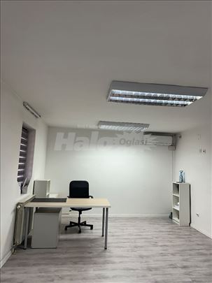 Hram, kancelarija renovirana,300m od Slavije
