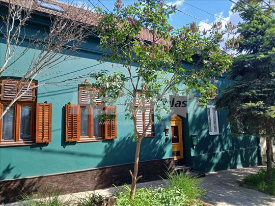 Izdajem kucu sa 11 apartmana